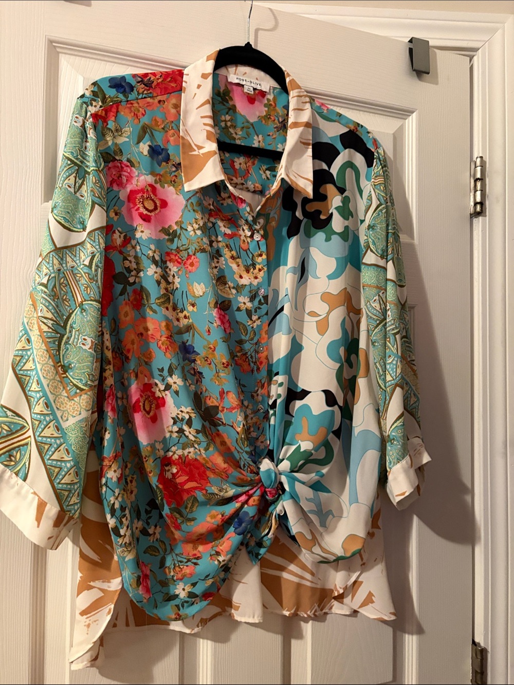 Rose & Olive Multicolor Turquoise Floral & Geometric Button-Front Blouse